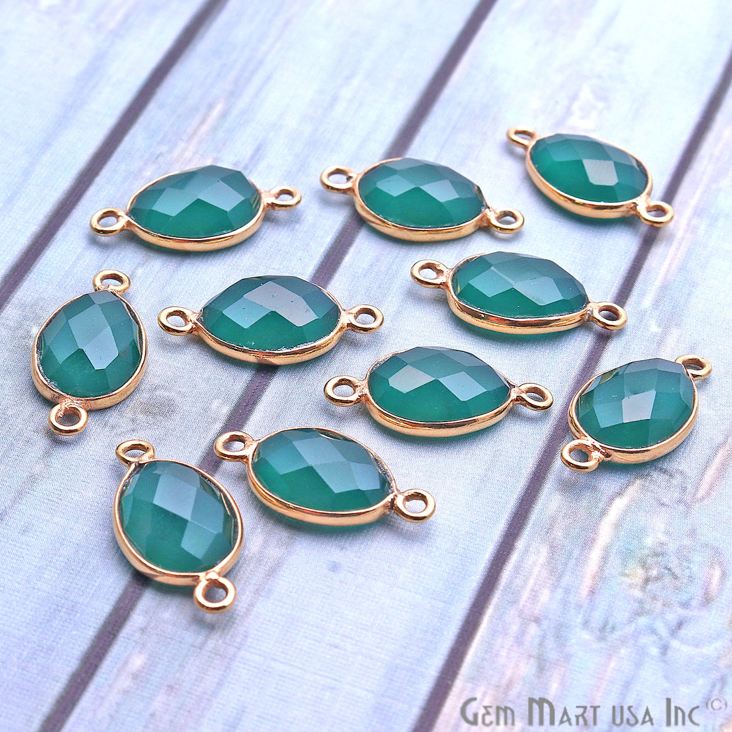 Green Onyx Egg Shape 8x10mm Gold Plated Single Bail Connector
